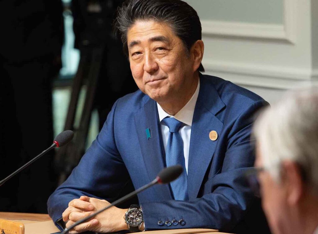 Mengenal Abenomics: Kebijakan Ekonomi Hasil Pemikiran Shinzo Abe