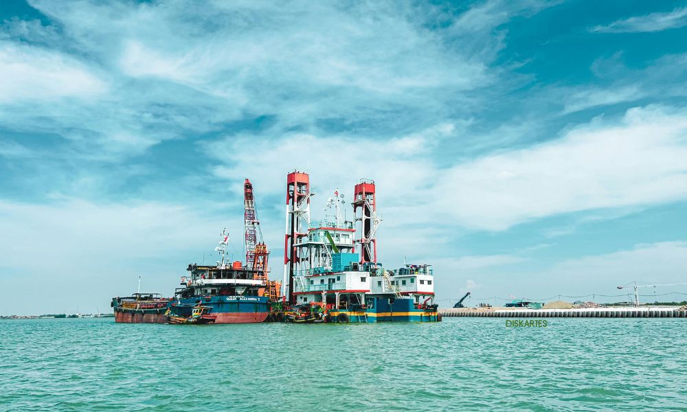 Efek Domino Buka-Tutup Selat Hormuz: Berkah atau Petaka bagi Emiten Logistik Laut Indonesia?